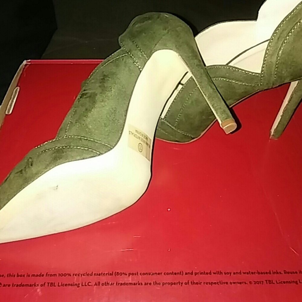 Heels - Picture 2 of 3